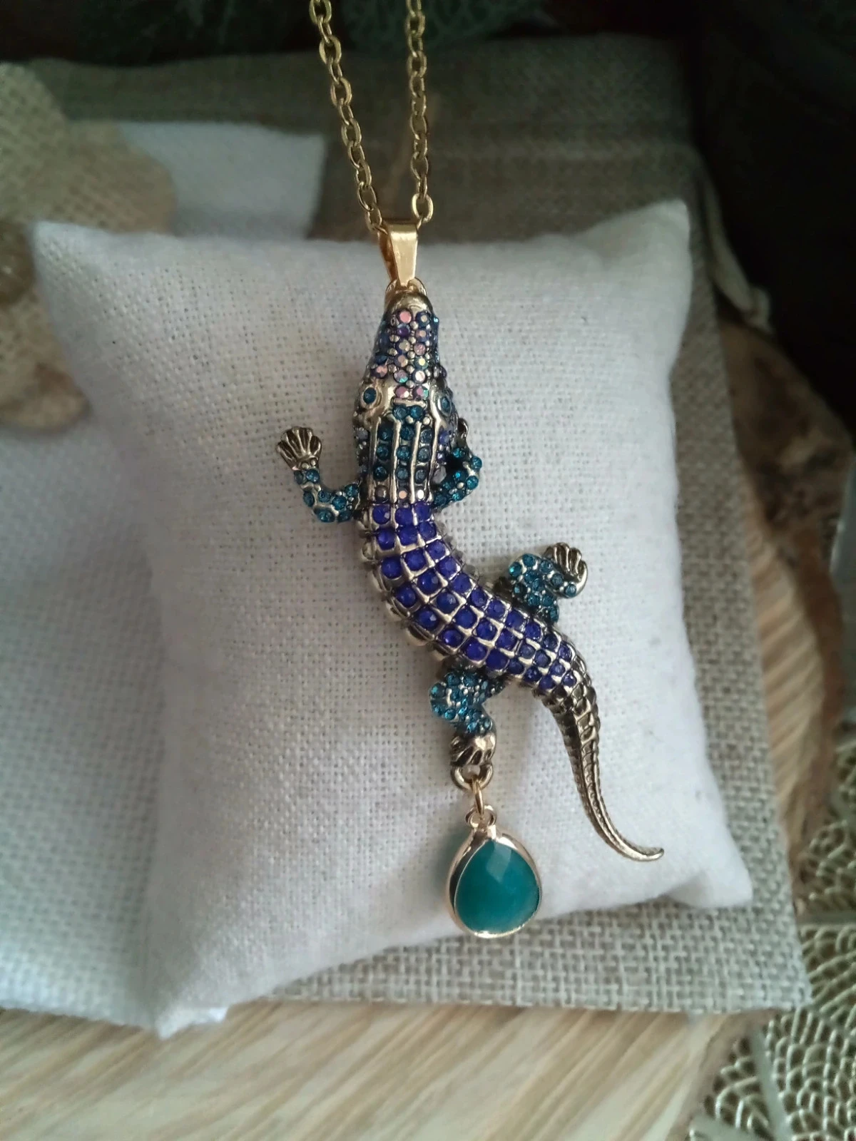 Collier avec crocodile zirconées et pierre d'apatite sertie